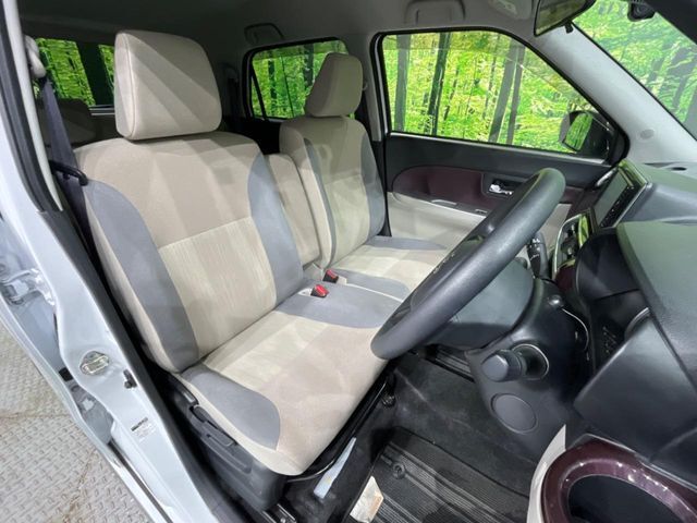 運転席シート廻りは使用感も少なく、良好な状態となっています。丁寧に使われていたことがよくわかりますね。