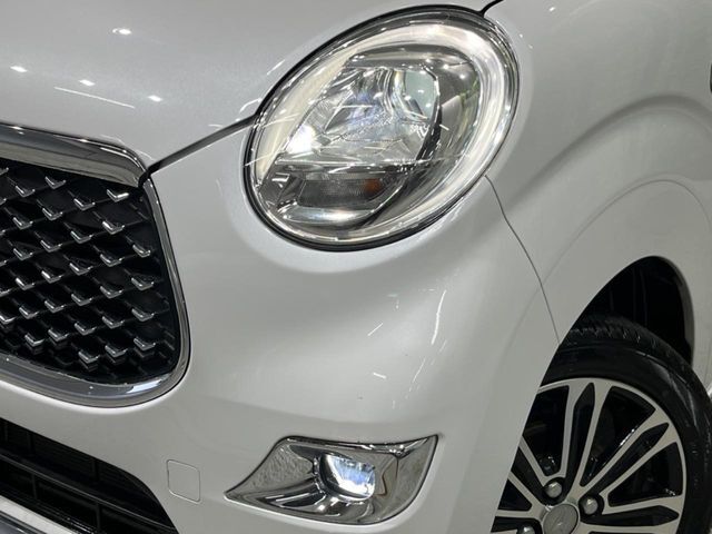 【LEDヘッドライト】悪天候や夜間走行時も良好な視界を確保し安心して運転できる高輝度LEDヘッドライトを装備！点灯速度が早く、消費電力も抑えられています。