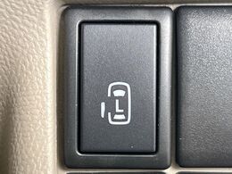 【パワースライドドア】スマートキーや運転席のスイッチでスライドドアの開閉が可能♪電動だから力を入れてドアを開ける必要が無く、小さいお子様でも、重い荷物を持っている時もラクに開け閉めできます♪