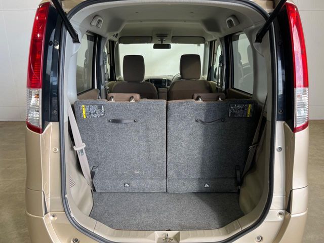 普段のお買い物や通勤、送迎等に十分な荷室スペースを確保しております。セカンドシートを倒すと、大きな荷物の積載も可能です♪
