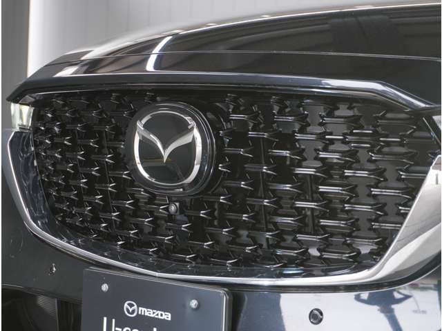 【フロントレーダーセンサー】フロントレーダーセンサーから送信される電波が前方車や障害物に反射し、もどってきた電波を検知することで制御しています。