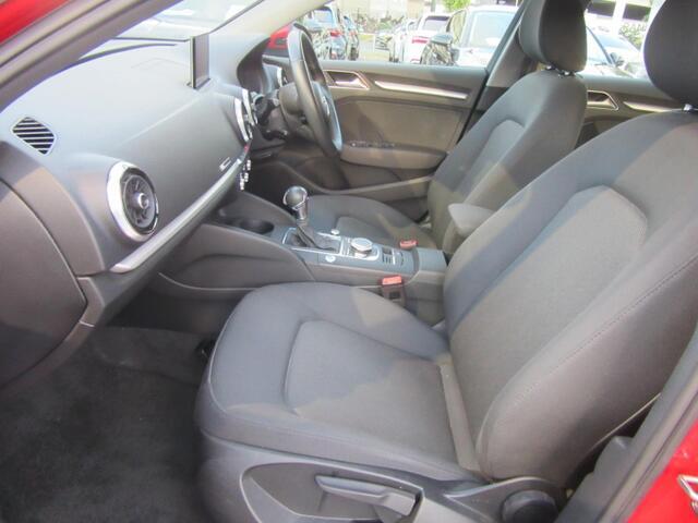 ホールド性が高く、ほどよく固いシートは長時間乗車も快適に過ごす事ができます！！