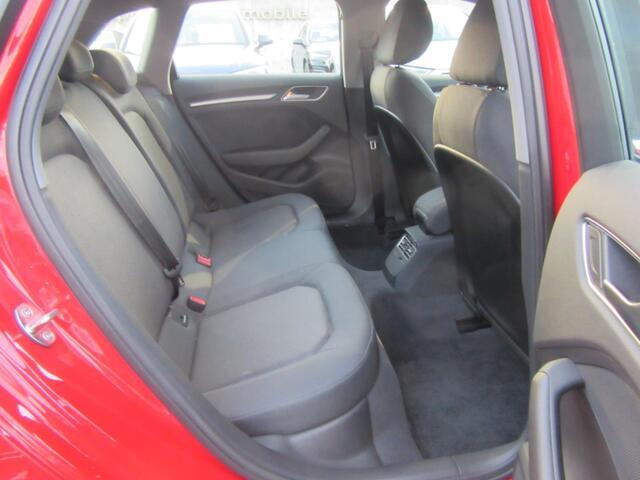 ホールド性が高く、ほどよく固いリアシートは長時間乗車も快適に過ごす事ができます！！