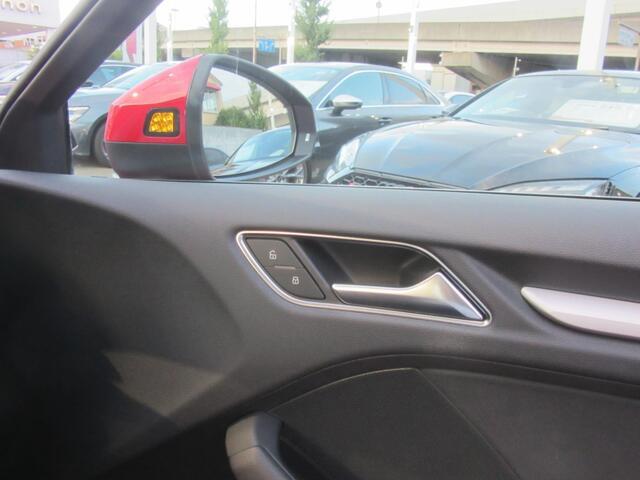 サイドアシスト、左右後方からの車両の接近を光で知らせてくれます