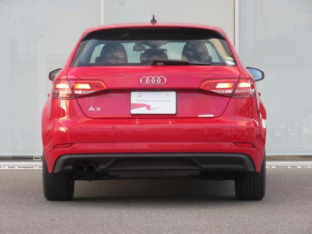 このお車は、アウディフォルクスワーゲンリテールジャパン（株）全国7拠点で購入出来ます。（有明、調布、江戸川、みなとみらい、世田谷、箕面、大阪南）詳細に関しましてはお近くの店舗までお問い合わせください。