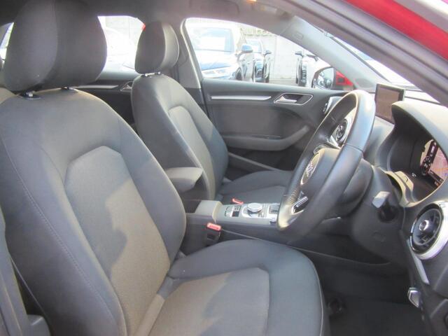 細部にまでこだわったデザイン、質の高い仕上げの数々が、時を経ても色褪せないタイムレスな美しさを実現しています。