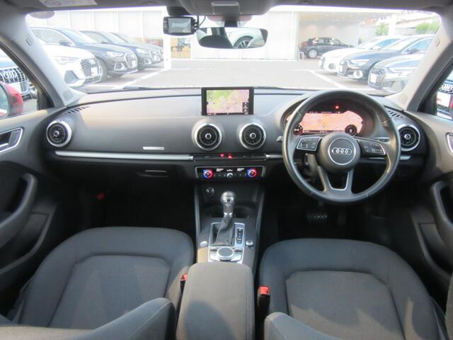 運転に必要な情報をメーター内に集約し、ドライバーの安全で快適な運転に寄与するアウディバーチャルコックピット。