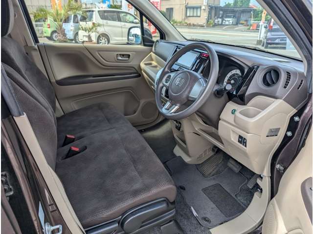 【車内抗菌・抗ウィルス＋消臭】車内抗菌オプションございます！車内抗菌・抗ウィルス＋消臭を行うことで快適なドライブ。ご使用直後はアルコールによる殺菌効果があり、消臭・抗菌します！