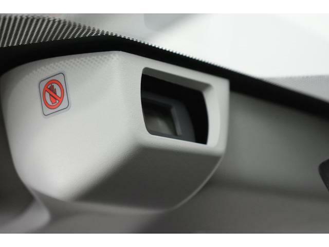 EyeSight（アイサイト）は、世界で初めてステレオカメラのみで、全車速追従クルーズコントロール機能や歩行者、自転車をも対象としたプリクラッシュセーフティ機能を実現したシステムです。