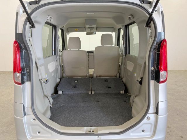 積み下ろしのしやすいデッキにはたっぷりと荷物を積み込んでいただけます。遊びから仕事まで、様々なシーンで頼れます♪