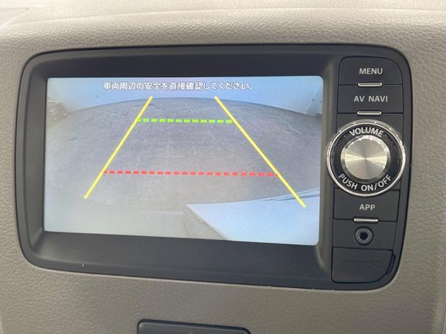 【バックカメラ】駐車時に後方がリアルタイム映像で確認できます。大型商業施設や立体駐車場での駐車時や、夜間のバック時に大活躍！運転スキルに関わらず、今や必須となった装備のひとつです！