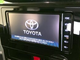 【純正ナビ】人気の純正ナビを装備しております。ナビの使いやすさはもちろん、オーディオ機能も充実！キャンプや旅行はもちろん、通勤や買い物など普段のドライブも楽しくなるはず♪