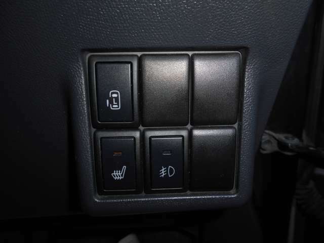 運転席での操作ボタンです！機能につきましてはお気軽にお問い合わせ下さい！