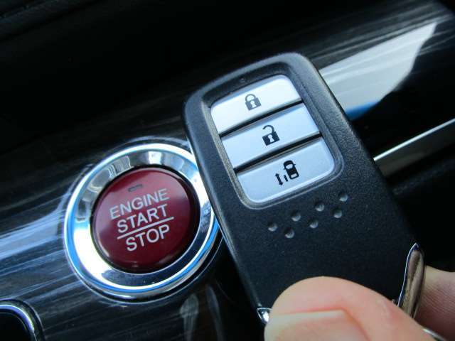 ★車両検索、有難うございます♪お問い合わせはポイント5亀山店専用フリーダイヤルまで（携帯可）♪三重県最大級のホンダディーラーネットワーク総展示台数1000台以上！買取・下取もお任せください♪