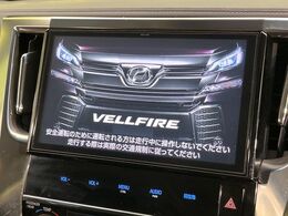 【純正ナビ】人気の純正10型ナビを装備しております。ナビの使いやすさはもちろん、オーディオ機能も充実！キャンプや旅行はもちろん、通勤や買い物など普段のドライブも楽しくなるはず♪