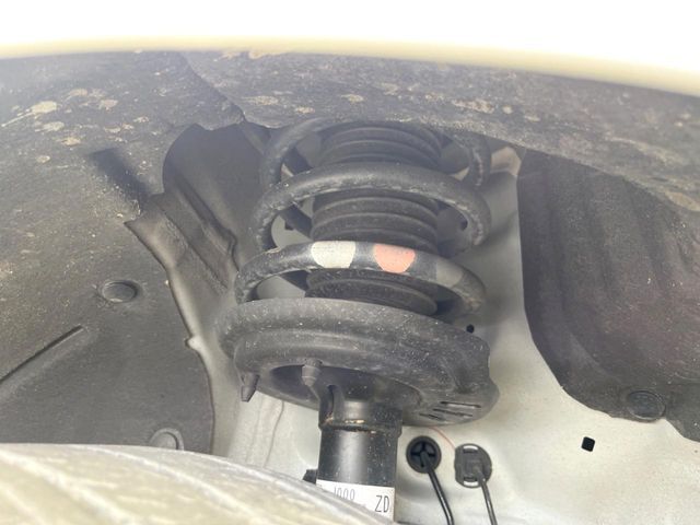 お車を安心してお乗りいただく為には、足回りの定期点検が欠かせません。サービスサポート（有償保証）では無料点検もご提供しており、安心のカーライフをお過ごしいただけるサポート体制が整っています。