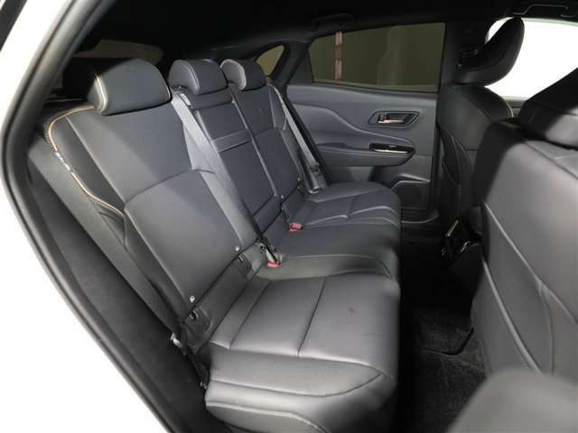 後席もゆとりあるスペースをしっかり確保しています。