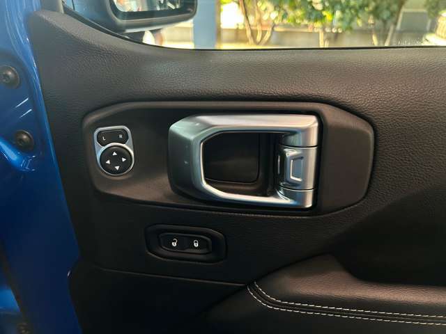 全車ディーラー保証付き　詳しくはJeep西宮店までお問い合わせ下さい。0798-26-1111