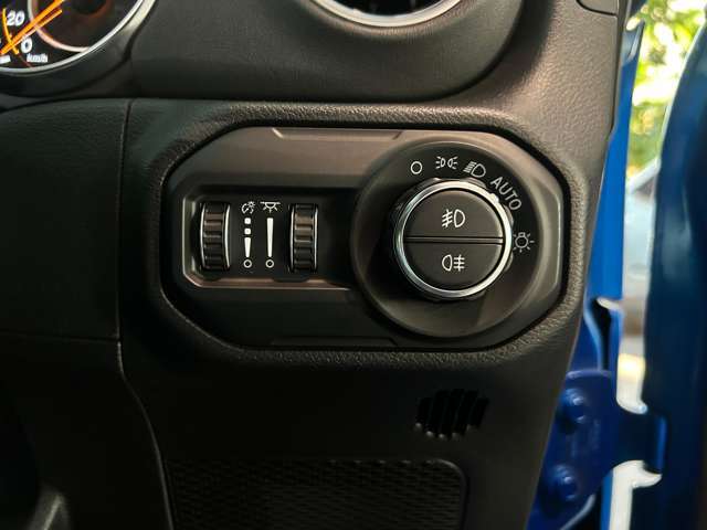 全車ディーラー保証付き　詳しくはJeep西宮店までお問い合わせ下さい。0798-26-1111