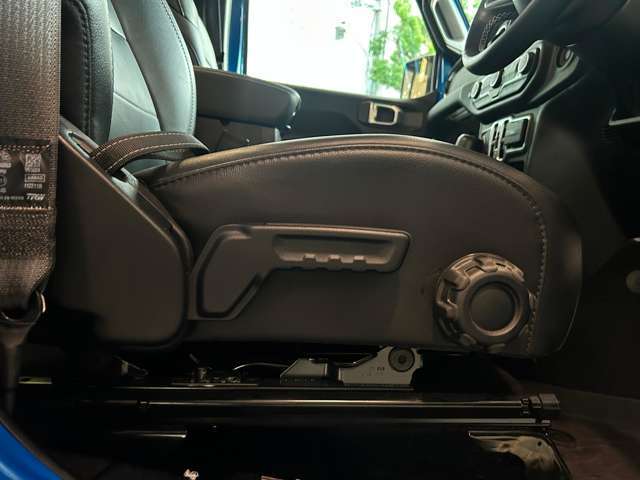 全車ディーラー保証付き　詳しくはJeep西宮店までお問い合わせ下さい。0798-26-1111