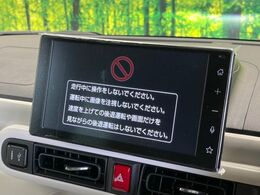 【ディスプレイオーディオ】お手持ちのスマートフォンとの連携で、ナビや音楽再生など各種アプリを使用可能。スマホに近い感覚でお使いいただけます♪