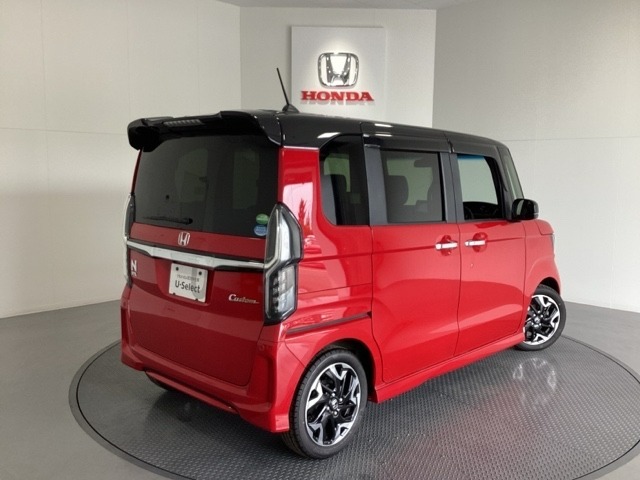【Honda認定中古車 U-Select】　は3つの安心をお約束します。　1　Hondaのプロが整備した安心。 2　第三者機関がチェックした安心。　3　購入後もHondaが保証する安心。