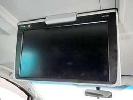 後席モニターで、DVDをお楽しみ下さい。