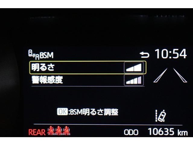 BSM（ブラインドスポットモニター）を装備。　隣の車線を走る車両を検知、車両が死角エリアに入るとドアミラーのインジケーターが光ってお知らせ！