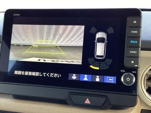 バックカメラも装備しております。車庫入れの苦手なお客様も安心！重宝してくれます！