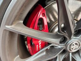 【ブレンボ製キャリパー】ハイパワー車両には強力なブレーキが必須！世界のスーパーカーにも採用されるイタリアの高級メーカー「ブレンボ」を装着！色鮮やかなキャリパーがスポーティな印象を引き立てます♪