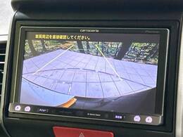 【バックカメラ】駐車時に後方がリアルタイム映像で確認できます。大型商業施設や立体駐車場での駐車時や、夜間のバック時に大活躍！運転スキルに関わらず、今や必須となった装備のひとつです！