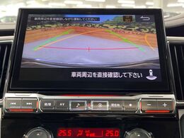 【バックカメラ】駐車時に後方がリアルタイム映像で確認できます。大型商業施設や立体駐車場での駐車時や、夜間のバック時に大活躍！運転スキルに関わらず、今や必須となった装備のひとつです！