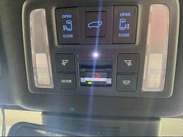 今やミニバンの定番装備となりつつある【両側電動スライドドア】運転席よりボタンひとつで開閉可能なスライドドアです。雨の日のお迎えなどに役立ちますね。