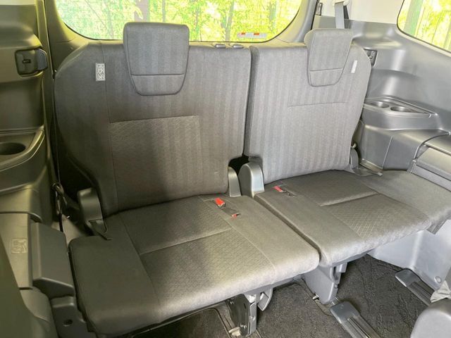 3列目シートはもちろん状態良好☆大人でもゆったりと座って頂けますので、大人数でのお出かけもラクラクです♪ご家族で、気の知れた仲間で、ドライブに行くのが楽しみですね♪