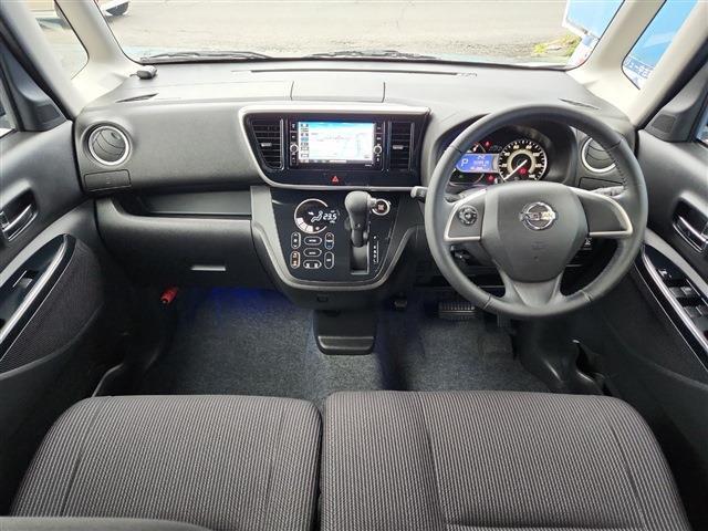 座席は【ベンチシート】仕様です。ゆったりとした乗り心地です。運転姿勢が楽なのでリラックスしてドライブを楽しめます♪