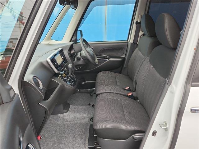 座席は【ベンチシート】仕様です。ゆったりとした乗り心地です。運転姿勢が楽なのでリラックスしてドライブを楽しめます♪