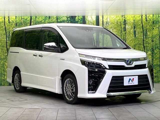 大好評のボディコーティング「弾スプラッシュコート」もご納車までに施工可能。通常のガラスコートと異なる、耐久年数6年の無機質ガラスコーティングが、ボディをキレイな状態に保ってくれます。
