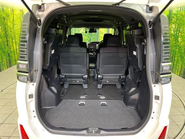 普段のお買い物や通勤、送迎等に十分な荷室スペースを確保しております。セカンドシートを倒すと、大きな荷物の積載も可能です♪