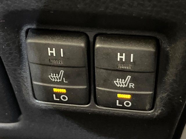 【シートヒーター】寒い日に重宝するシートヒーター！エアコンより早く温まってくれるので寒がりの人も安心ですね♪エアコンの温風は乾燥するから苦手、という方にもをおすすめです。
