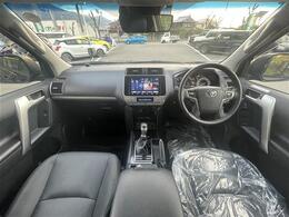 こちらインパネ全体の写真になります。納車はおおむね2週間程度（必要書類の状況により）で行っております。人気の車両になりますので、お早目のご検討をおすすめします。当店自慢の一台です！
