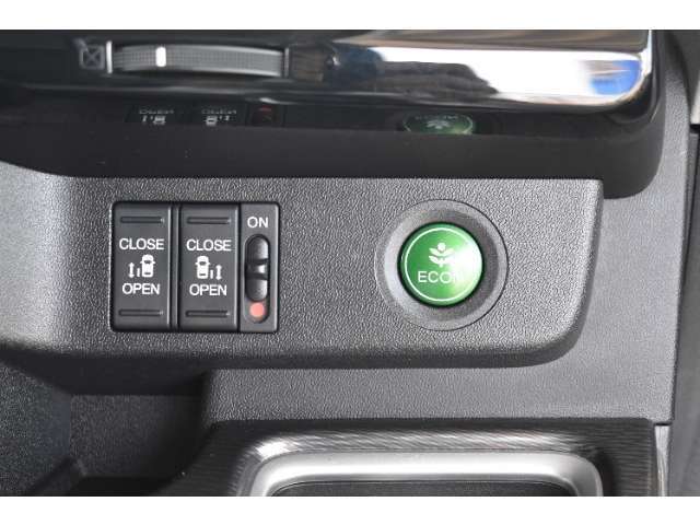スライドドアの開閉も　運転席から
