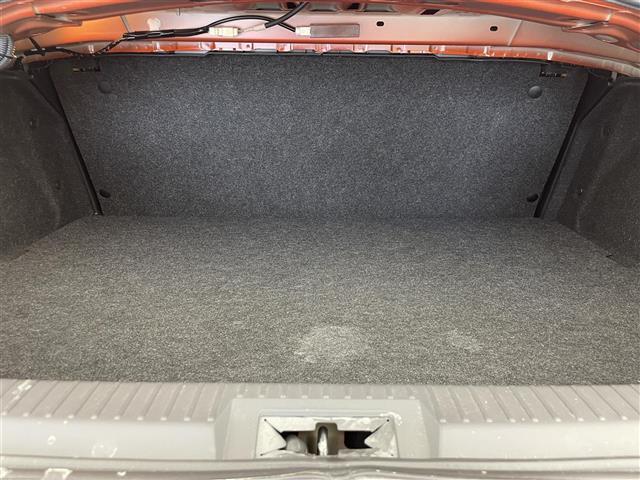 【トランク】積み込みやすくて、たっぷり積める荷室です。シートアレンジできるものは、乗車人数と荷物の量や大きさによってシートを動かすことができるので、より快適なドライブが可能です！