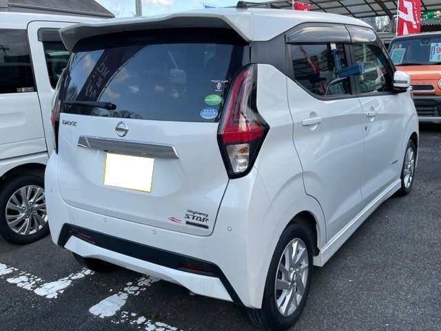 新車・登録（届出）済未使用車・中古車 お客様のご要望に合わせたお車を販売いたしております。店頭にないお車も注文販売を承っております。