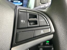 【アダプティブクルーズコントロール】高速道路での長距離走行が楽に！！自動で速度を保つクルーズコントロールが、衝突軽減システムと連携し、前方の車両を感知して車間を保つように速度調節してくれます！！