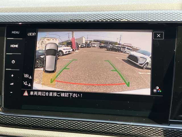 ◆リアビューモニター◆リバースギヤに入れると、車両後方の映像を映し出します。画面にはガイドラインが表示され、車庫入れや縦列駐車をサポートします。