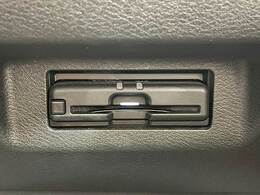 【ETC車載器】を装備しておりますので、ご納車直後からの遠距離ドライブも可能です。土日の利用料金の割引や、朝夕の通行料金を割引料金で高速道路をお楽しみいただけます。