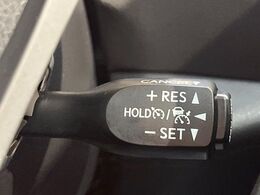 【レーダークルーズコントロール】高速道路での長距離走行が楽に！！自動で速度を保つクルーズコントロールが、衝突軽減システムと連携し、前方の車両を感知して車間を保つように速度調節してくれます！！