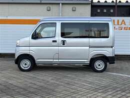 ボディ色はブライトシルバーメタリックです。