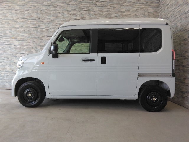 オプションになりますが、ボディーコーティングもご用意しております。新車の輝きに近づき、洗車などのお手入れも楽になりますよ。