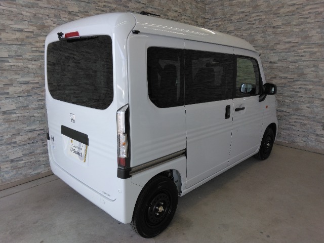 オプションになりますが、ボディーコーティングもご用意しております。新車の輝きに近づき、洗車などのお手入れも楽になりますよ。